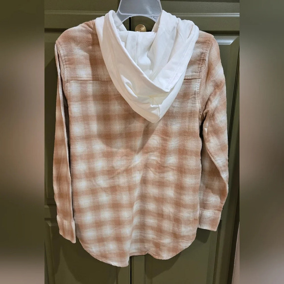 NWT Time & Tru cream and white long sleeve flannel button down shirt - Picture 2 of 4